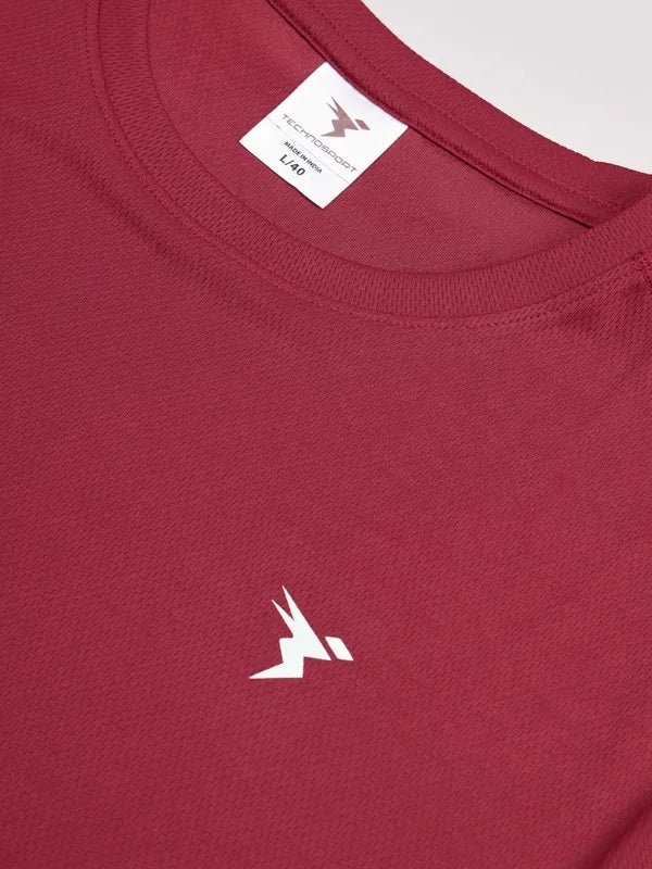 Men Solid Slim Fit Crew Neck T-shirt with TECHNO COOL+ Sky (The color can be slightly different) Red