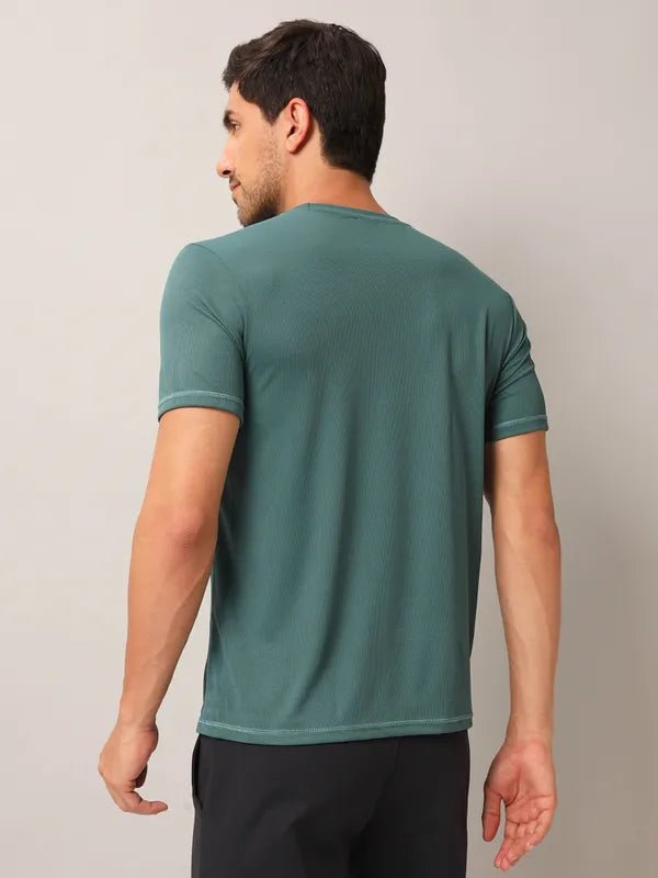 Men Solid Slim Fit Crew Neck T-shirt with TECHNO COOL+ Sky (The color can be slightly different) Olive green