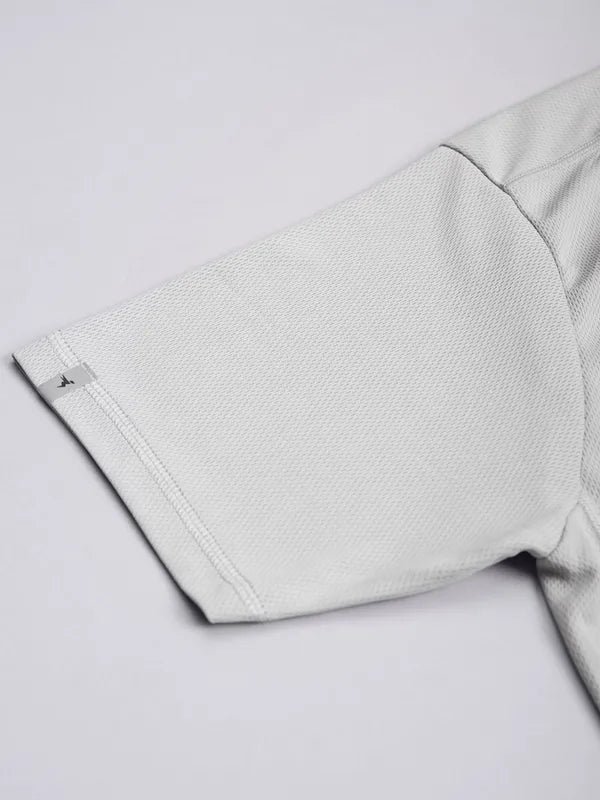 Men Solid Slim Fit Crew Neck T-shirt with TECHNO COOL+ Sky (The color can be slightly different) Light grey