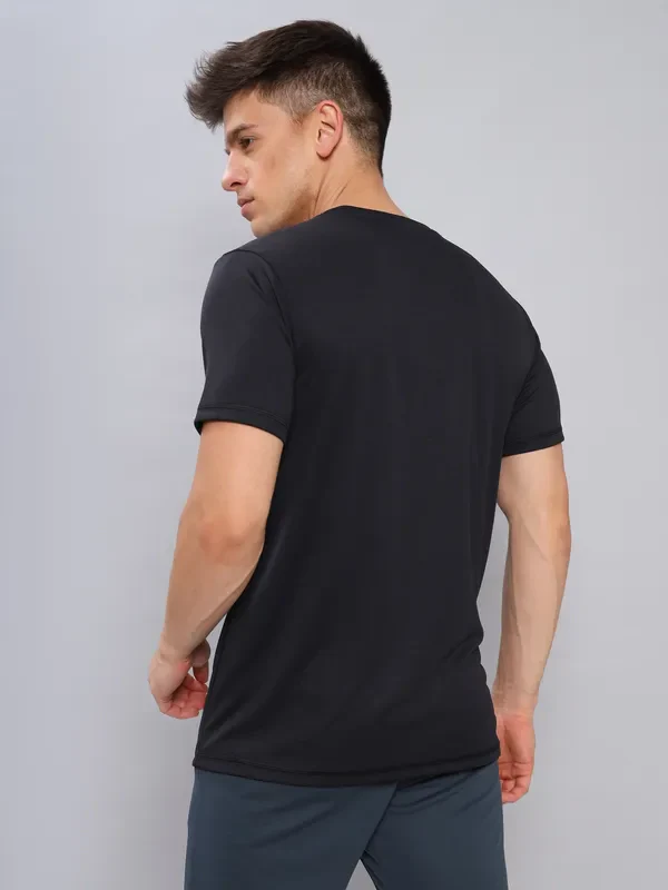 Men Solid Slim Fit Crew Neck T-shirt with TECHNO COOL+