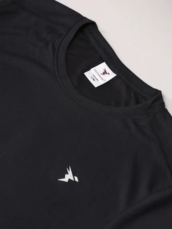 Men Solid Slim Fit Crew Neck T-shirt with TECHNO COOL+